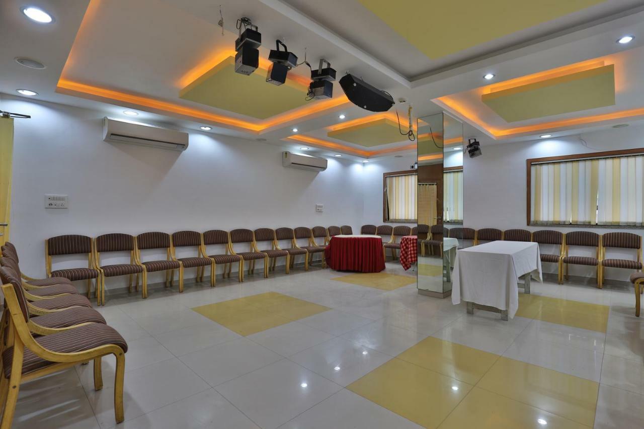 Oyo 14943 Shubh Suvidha Hotel Somnāth Exterior foto
